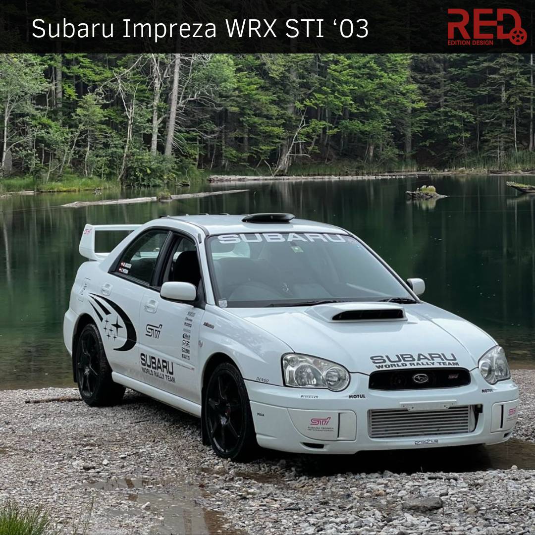Subaru im Hintergrund ein See und Wald